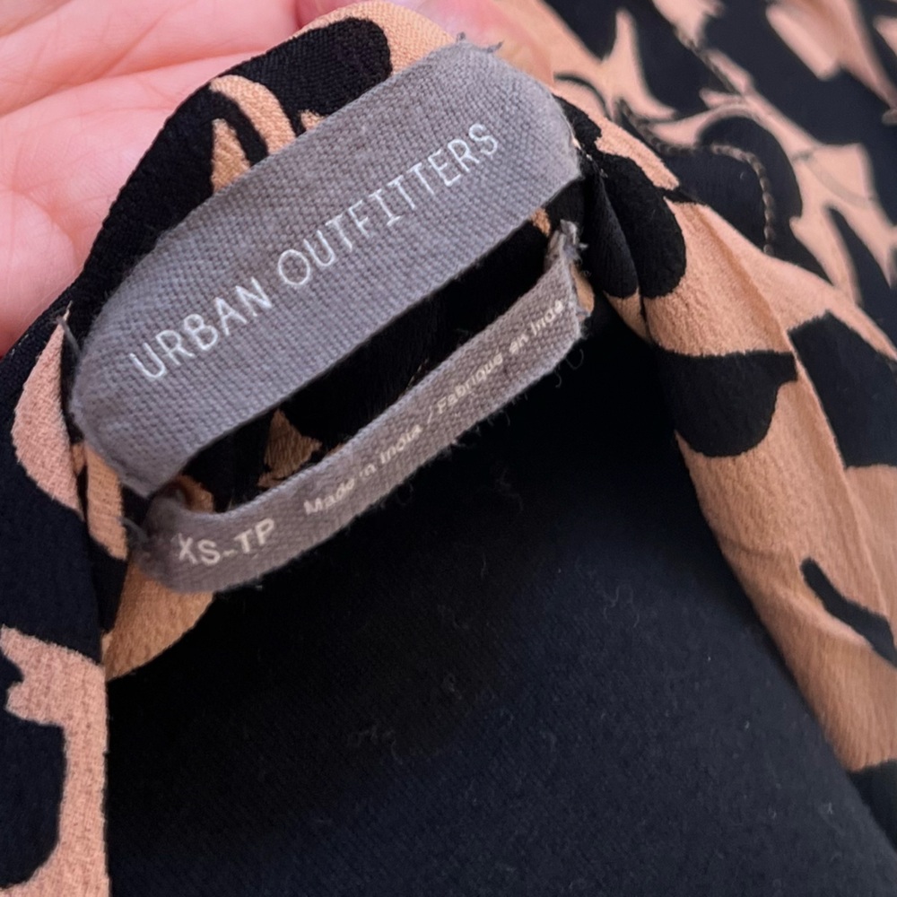 Urban Outfitters Black and Tan Floral Midi Dress - Picture 6 of 7